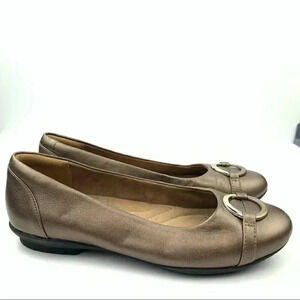 Clarks flats size 7.5 38 bronze leather round toe